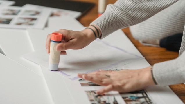 Atelier de découpage-collage de papier